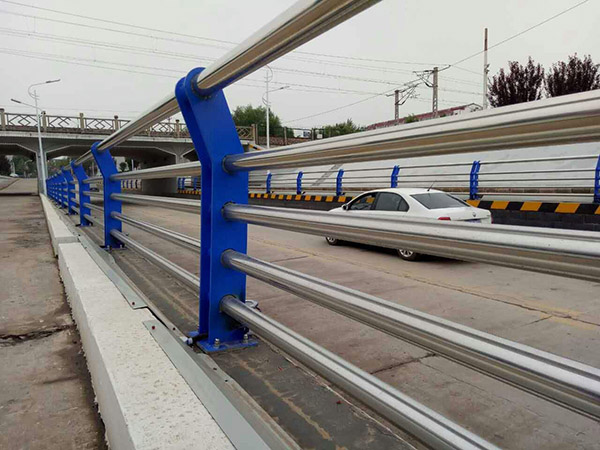 פ깫·
